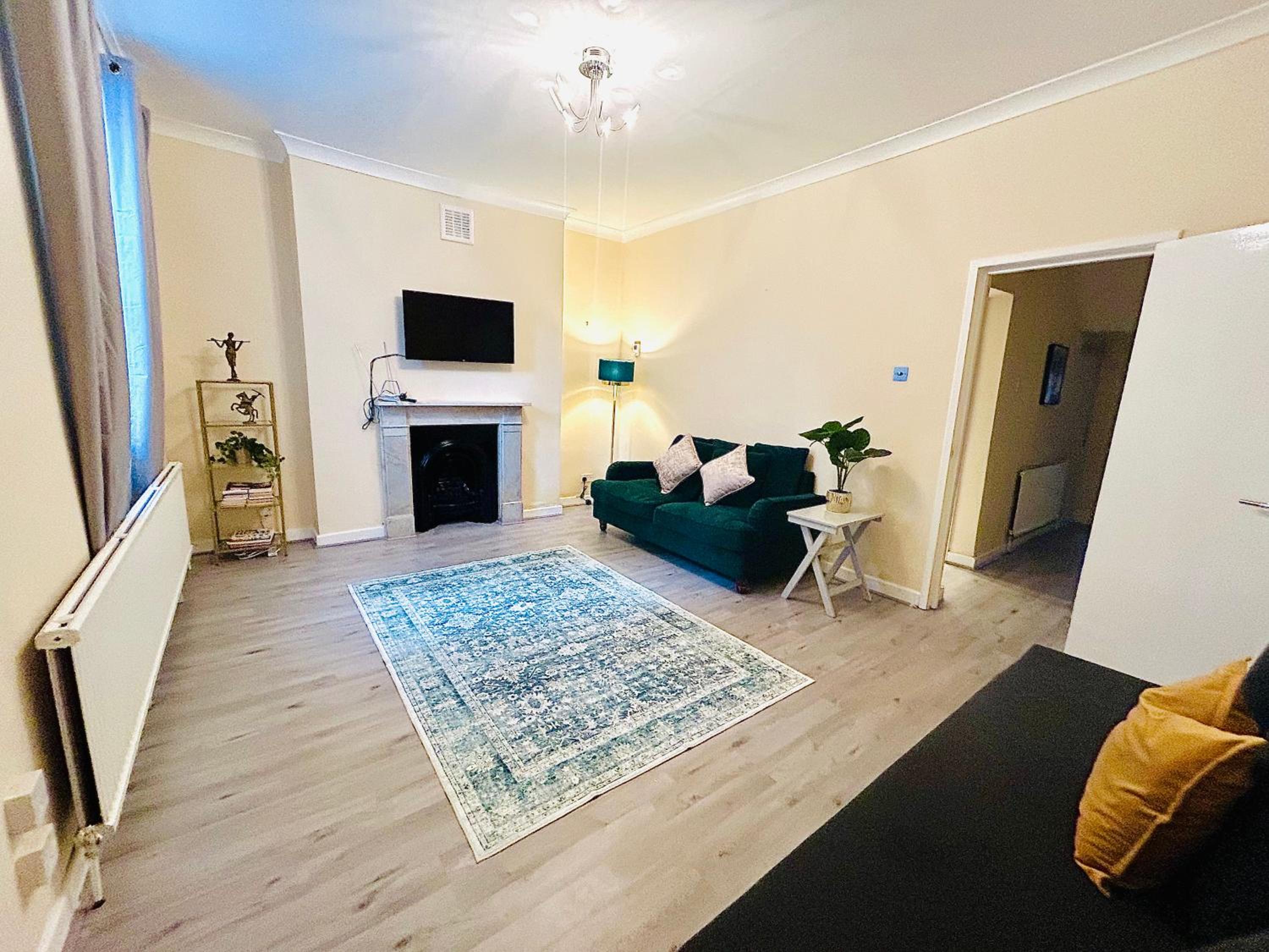 Charming 2 bedroom central London family home