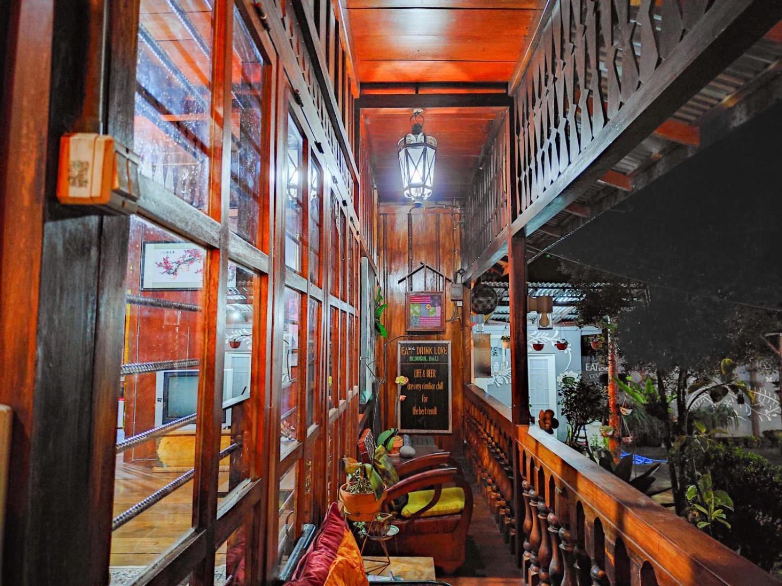 rumah kayu sulawesi antique view 2
