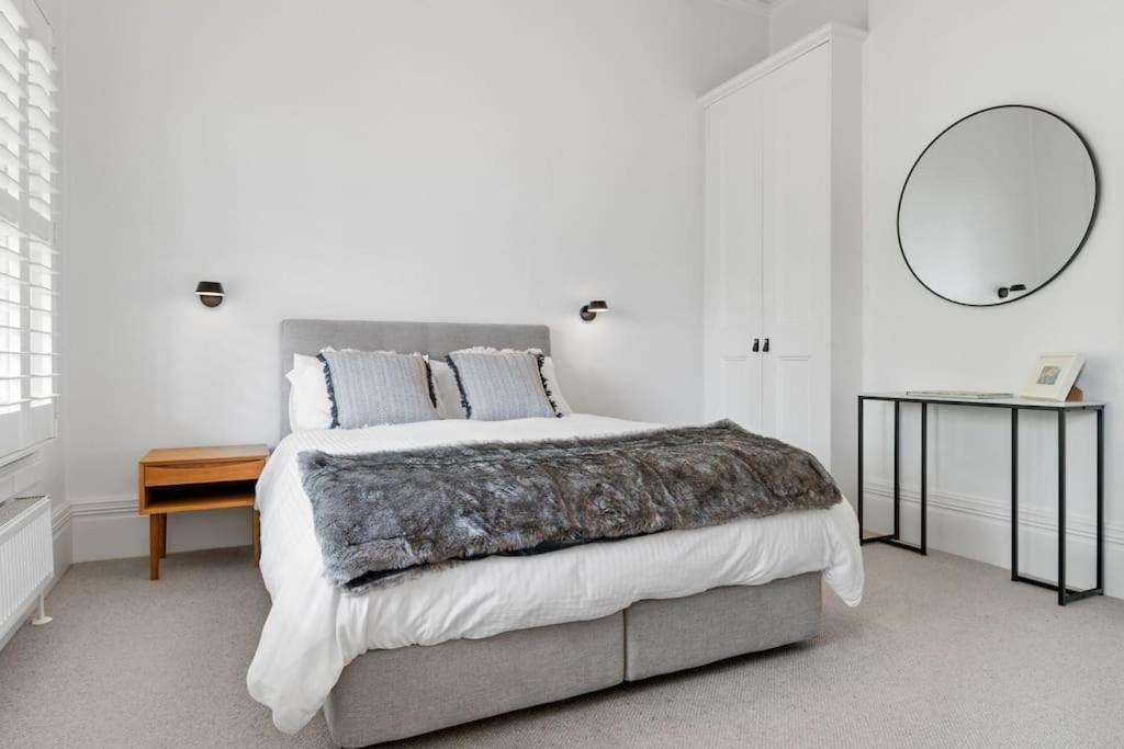 Very Victorian Modern & Special 2BRM 1BTH