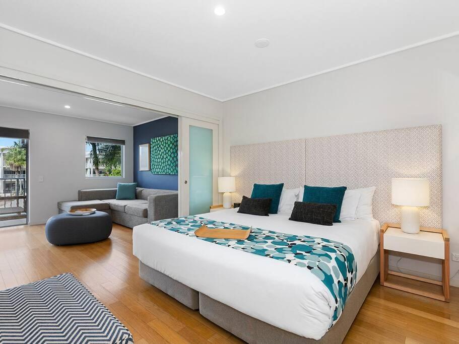Bells Blvd Resort Apts - Pool View 2BR Dual Key, 1 BR Rooms Avail - Hosted by Holiday Management