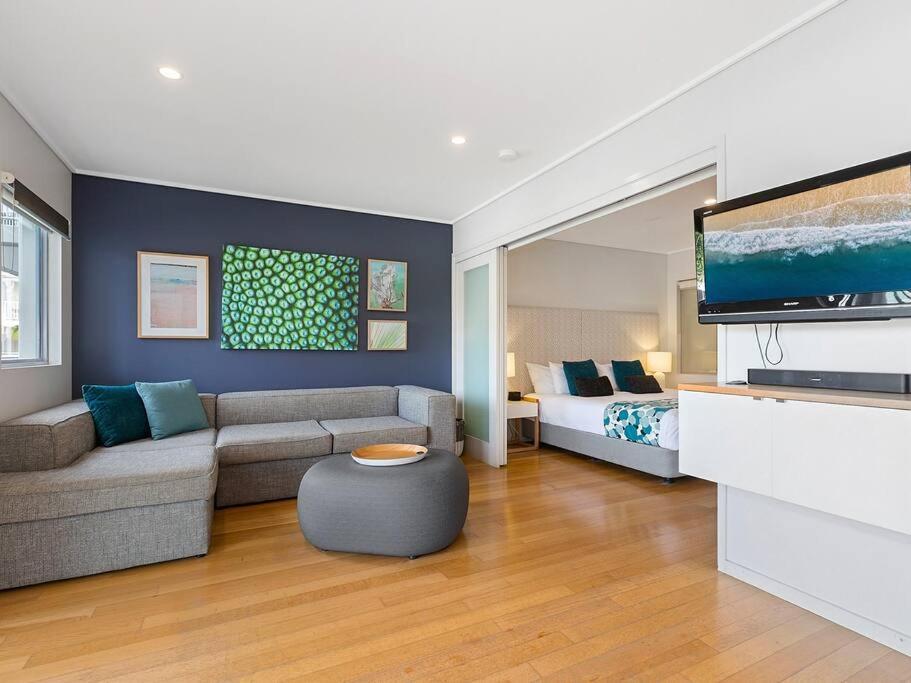 Bells Blvd Resort Apts - Pool View 2BR Dual Key, 1 BR Rooms Avail - Hosted by Holiday Management