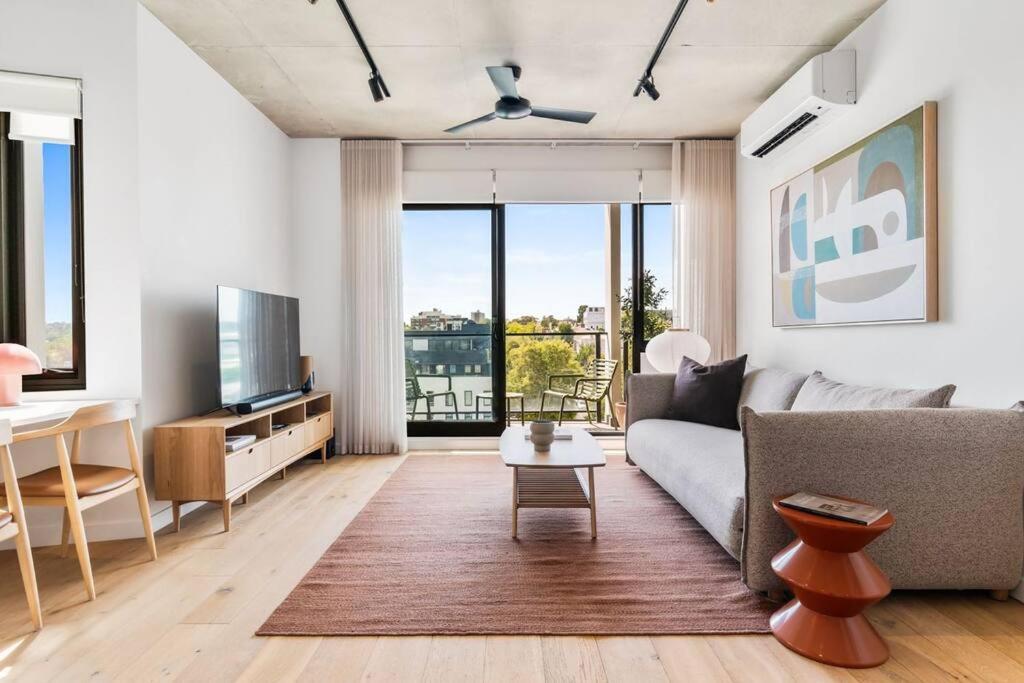 Central Chic Cool Richmond Apt 2BR Sleeps 6