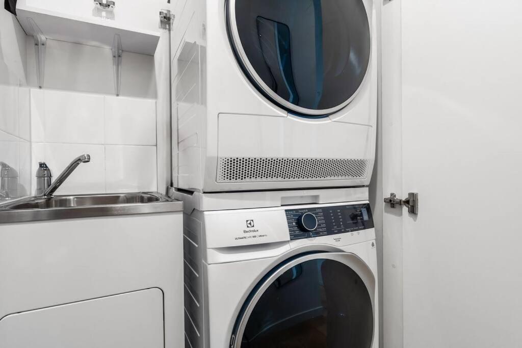 Central Chic Cool Richmond Apt 2BR Sleeps 6