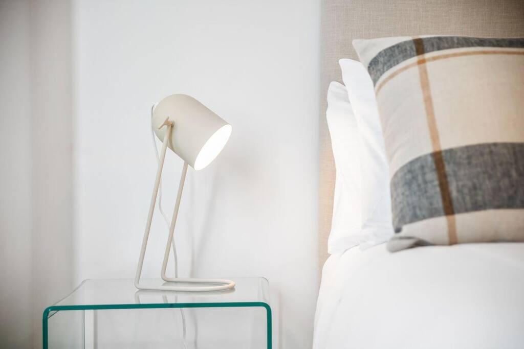 Central Chic Cool Richmond Apt 2BR Sleeps 6