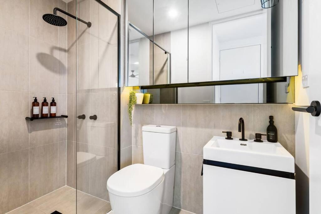 Central Chic Cool Richmond Apt 2BR Sleeps 6