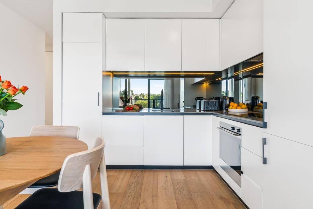 Central Chic Cool Richmond Apt 2BR Sleeps 6