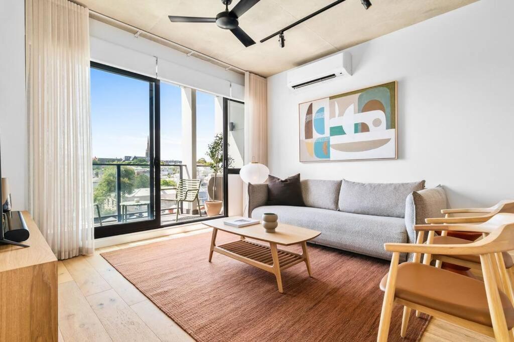 Central Chic Cool Richmond Apt 2BR Sleeps 6