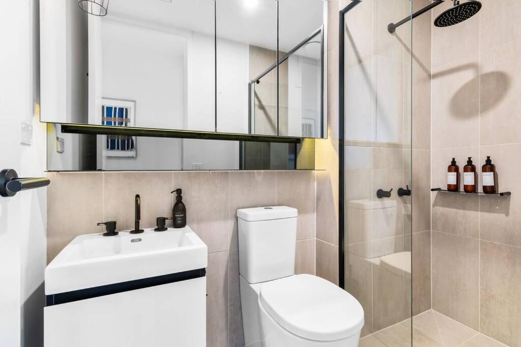 Central Chic Cool Richmond Apt 2BR Sleeps 6