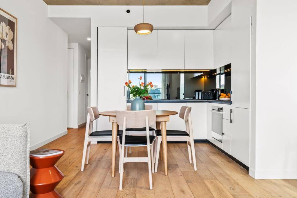 Central Chic Cool Richmond Apt 2BR Sleeps 6