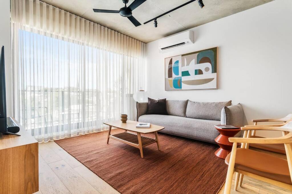 Central Chic Cool Richmond Apt 2BR Sleeps 6
