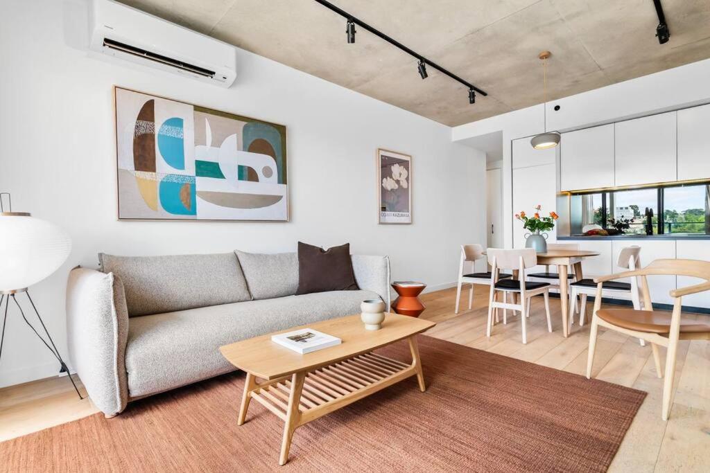 Central Chic Cool Richmond Apt 2BR Sleeps 6