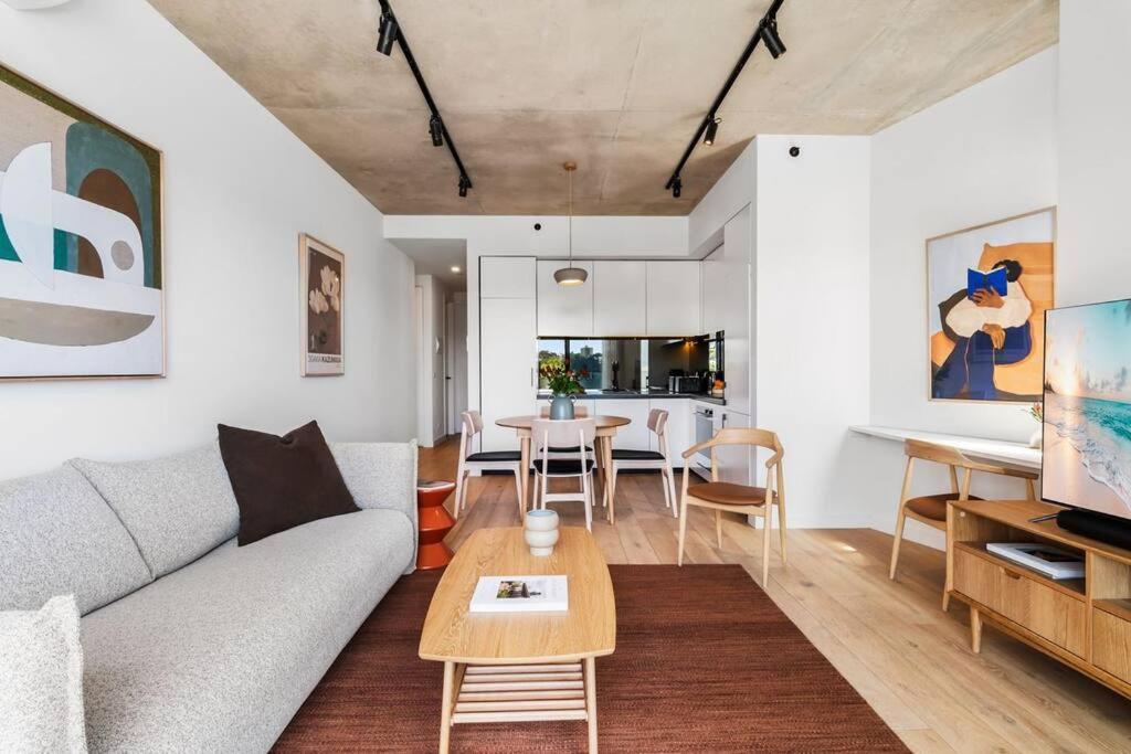 Central Chic Cool Richmond Apt 2BR Sleeps 6