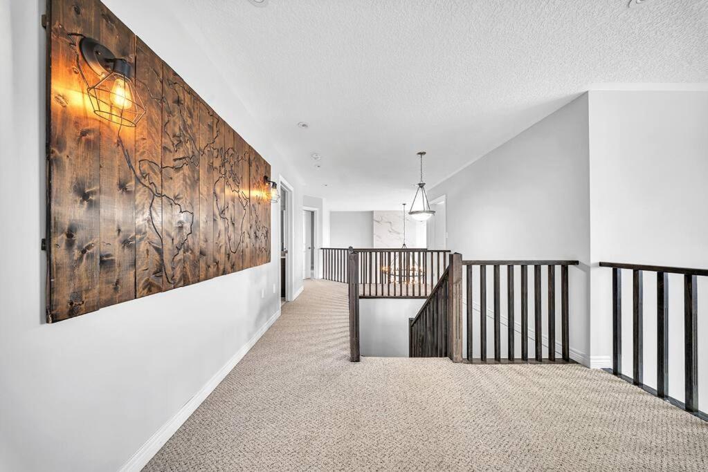 Lavish Home on Hamilton Mountain