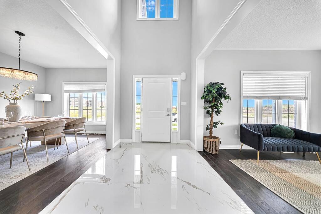 Lavish Home on Hamilton Mountain