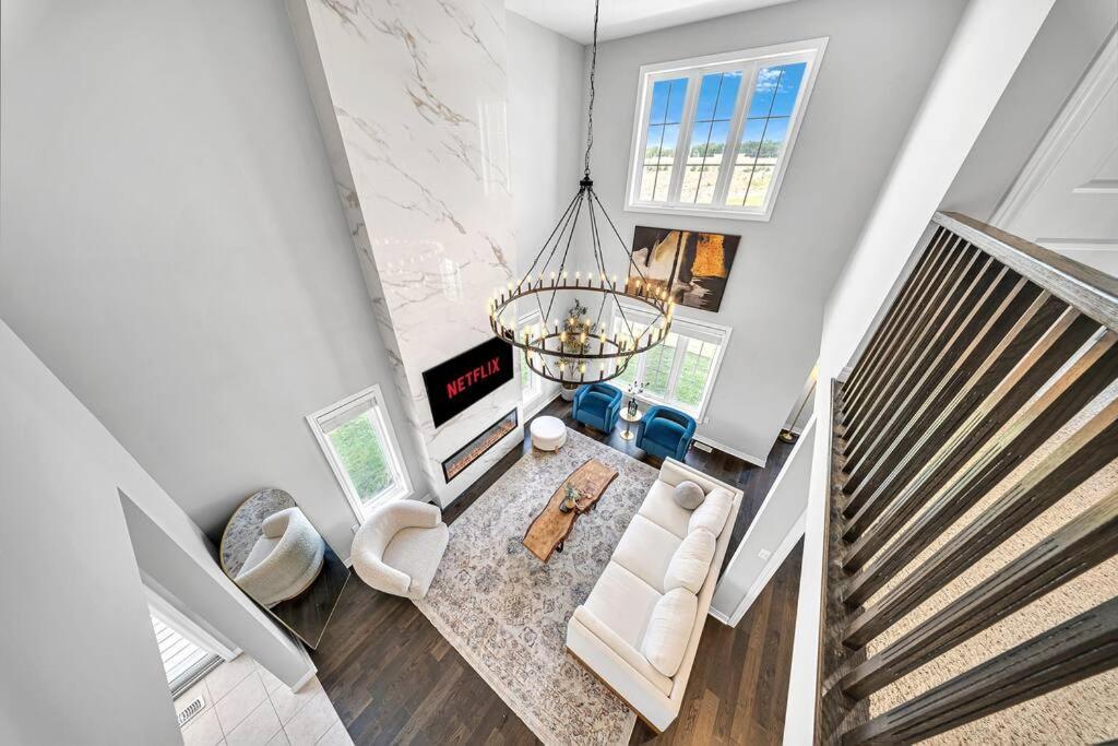 Lavish Home on Hamilton Mountain
