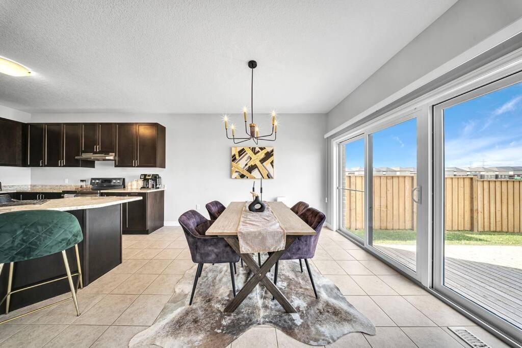 Lavish Home on Hamilton Mountain