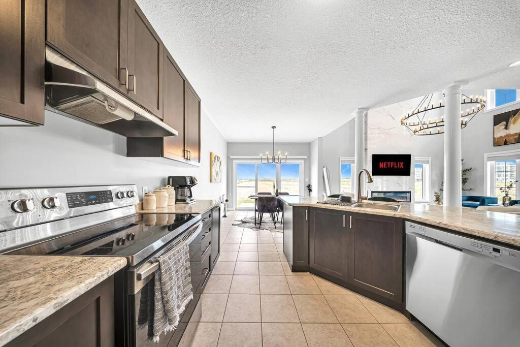 Lavish Home on Hamilton Mountain