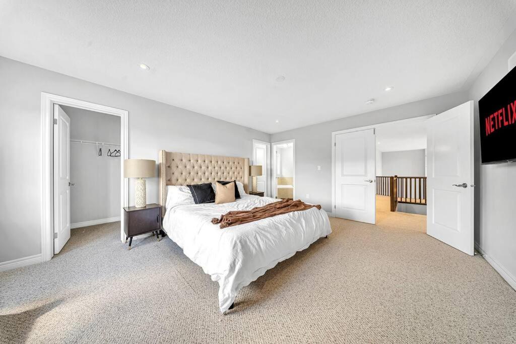 Lavish Home on Hamilton Mountain