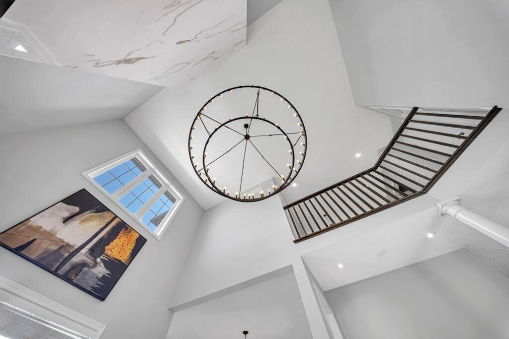 Lavish Home on Hamilton Mountain