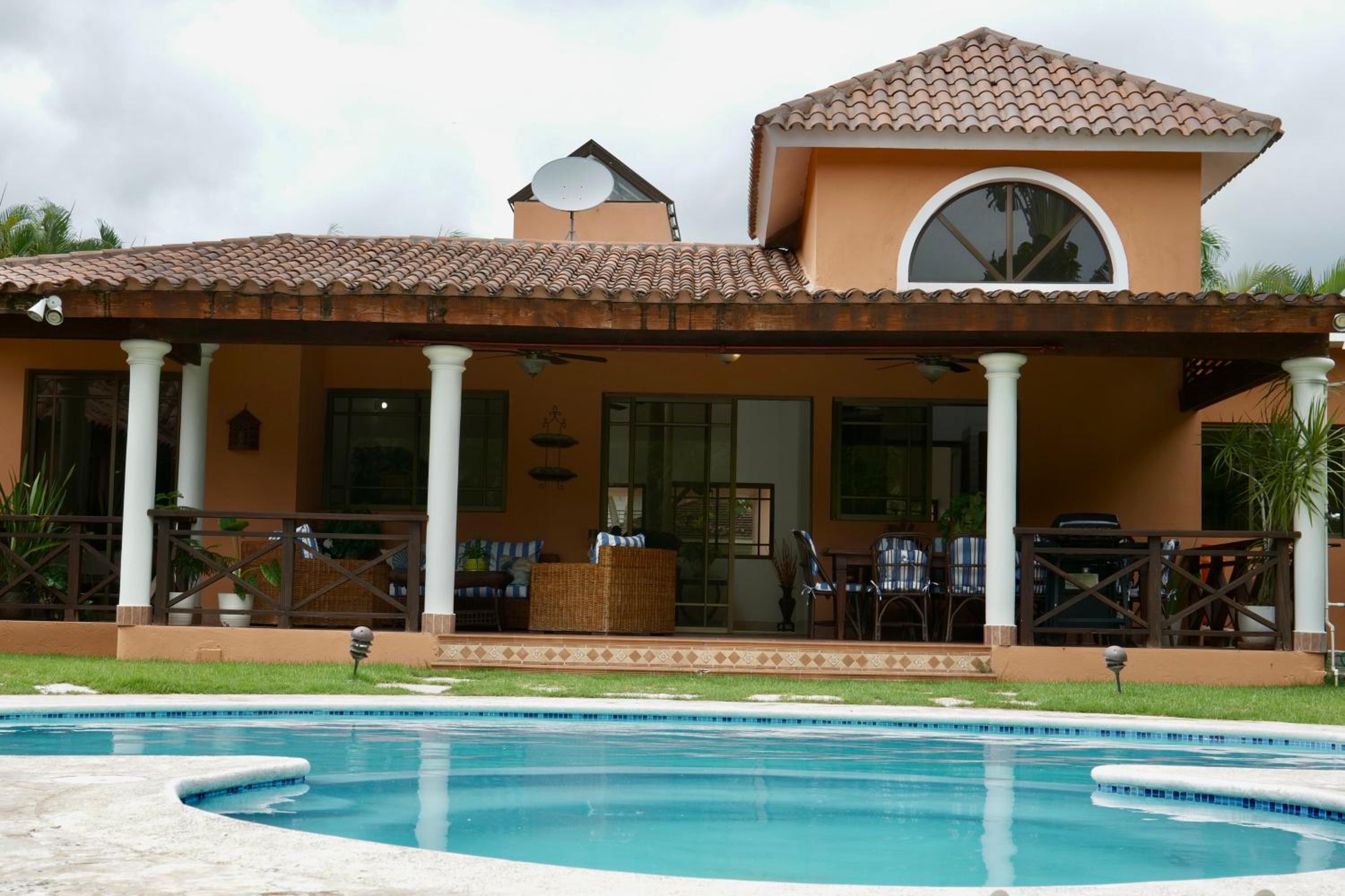 Villa-Aurora JuanDolio-3Br-4Bds-6Px-WiFi-BBQ-Pool-TVSmart view 2