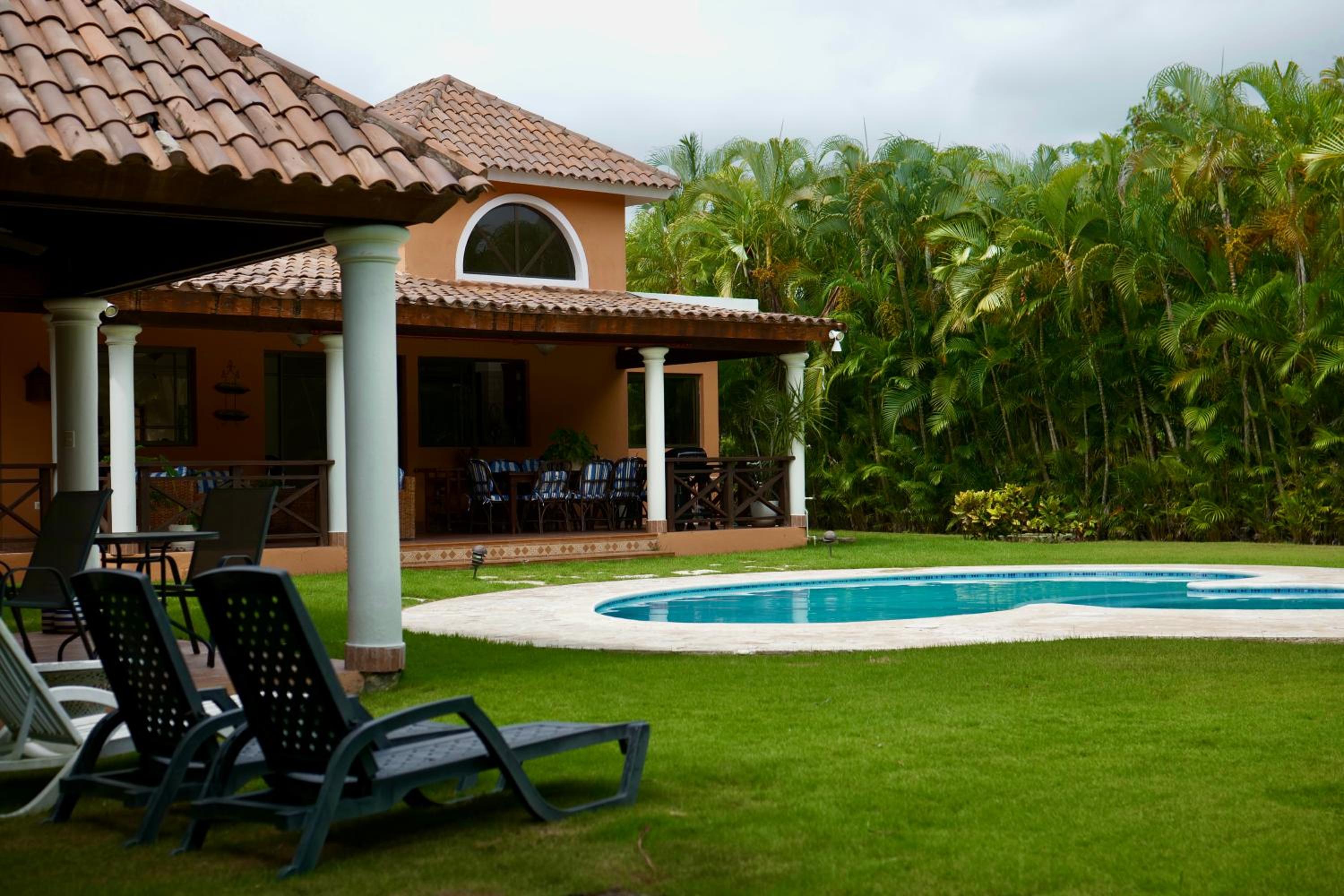 Villa-Aurora JuanDolio-3Br-4Bds-6Px-WiFi-BBQ-Pool-TVSmart view 3