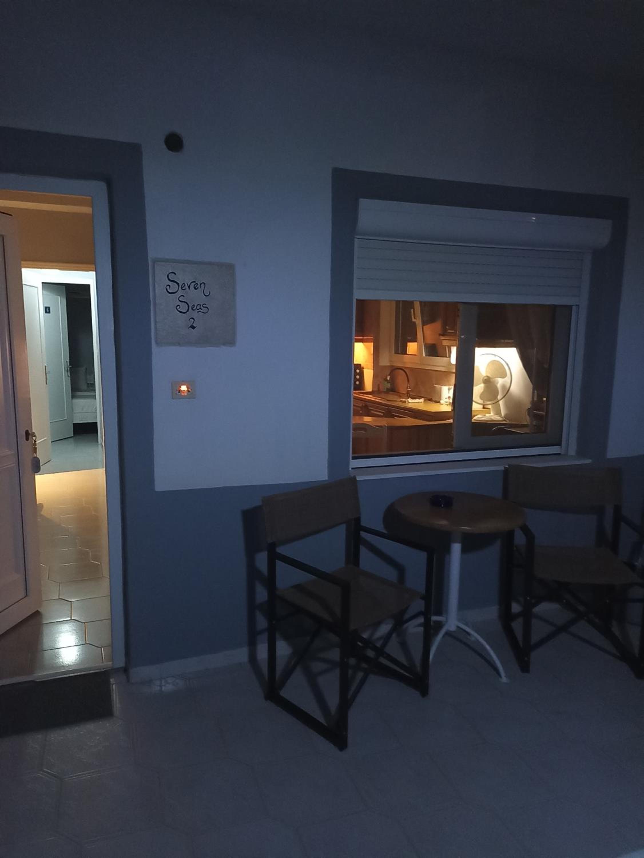 Seven Seas Apartments view 4