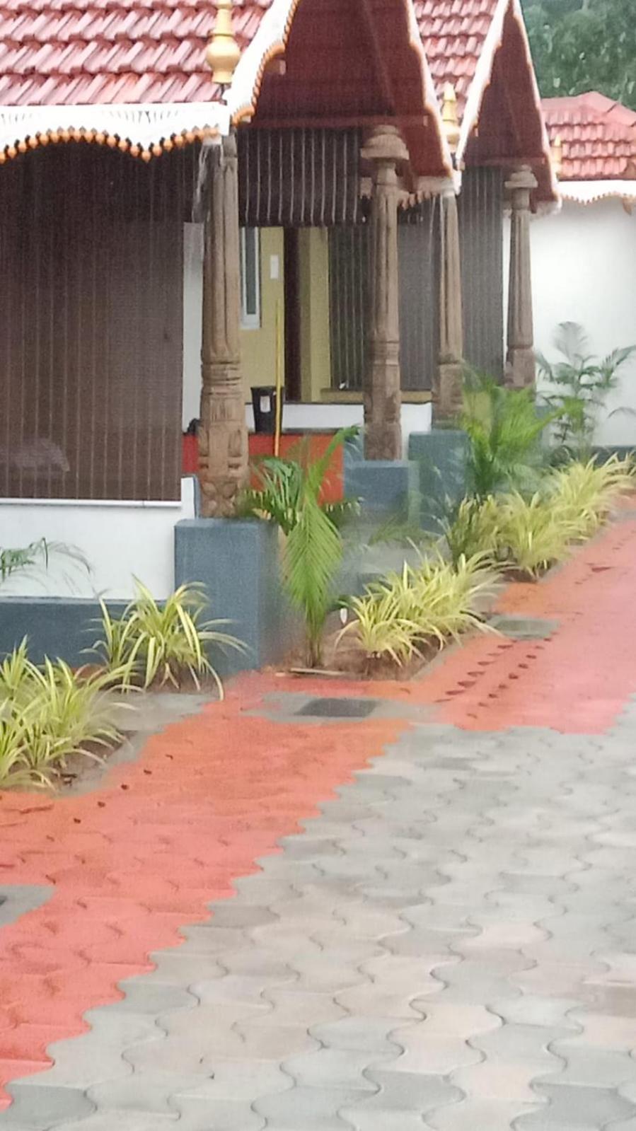 Kukoo Huts