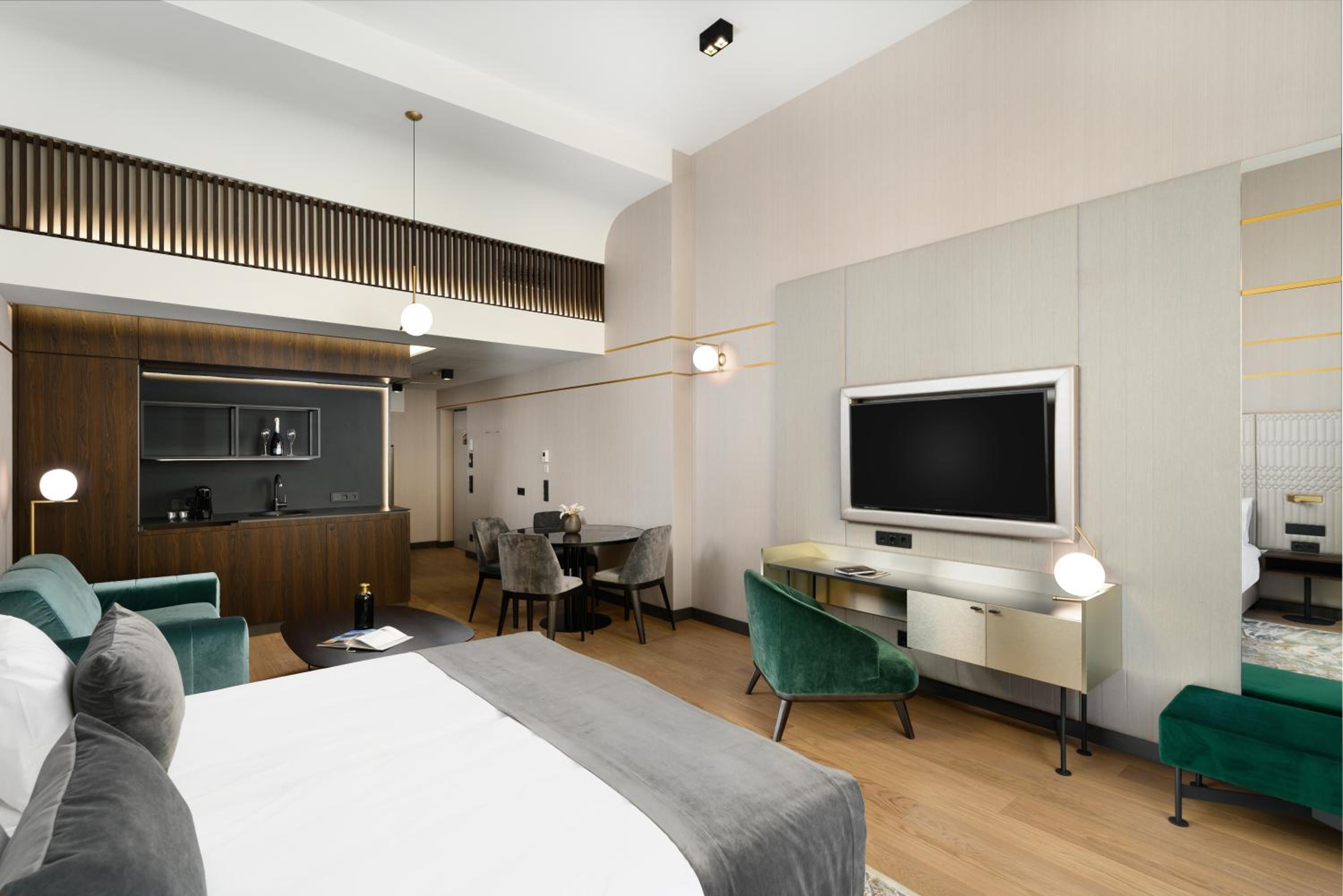 Hotel Emerald Hotel by Continental Group