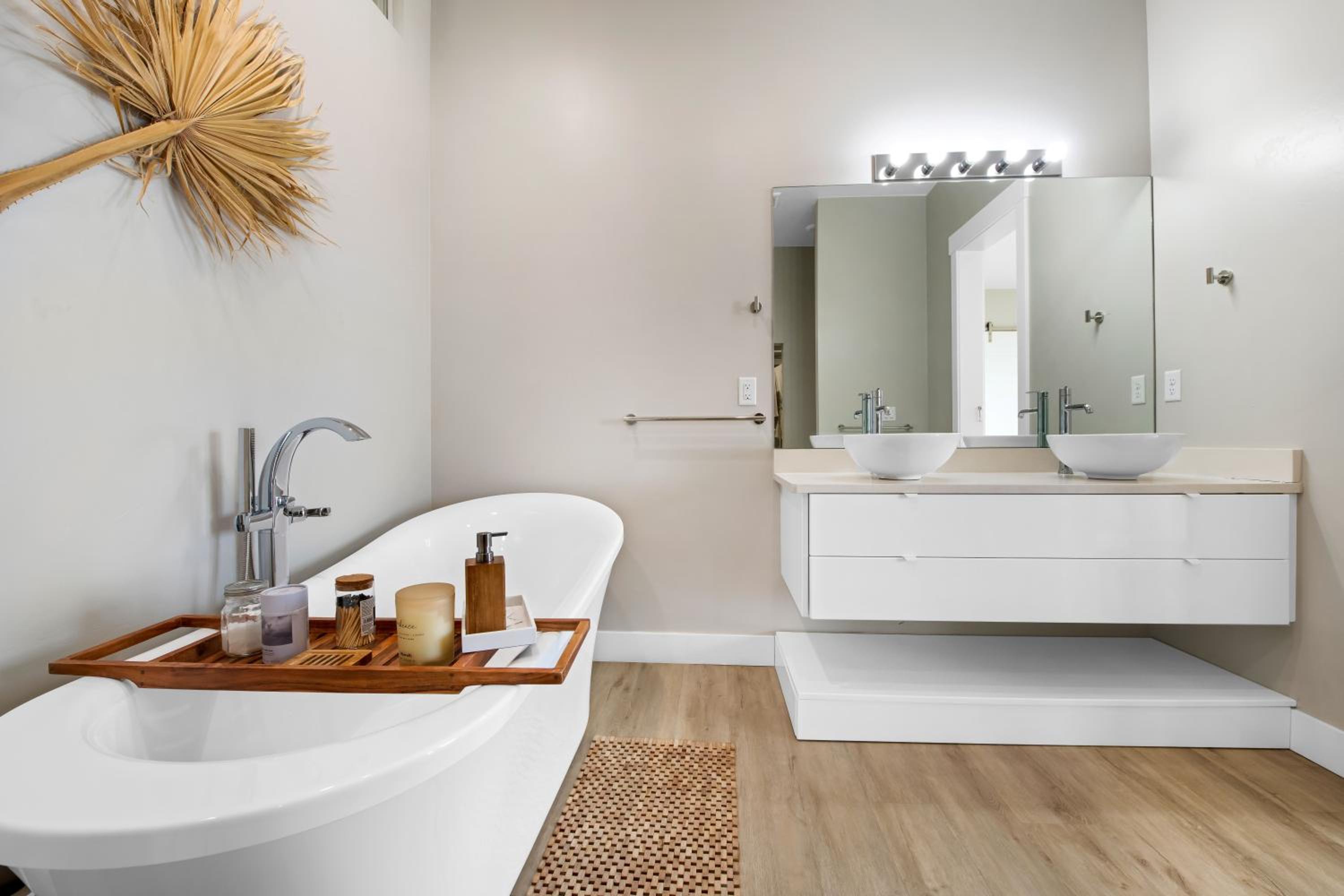 Page Vacations - Canyon Oasis suite with Grand Mesa view - Property Image 5