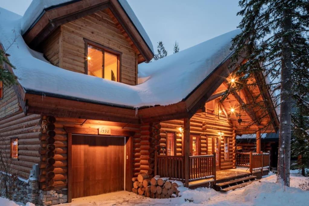 GrizzPaw Lodge - Mountain Resort - 5 Bedroom Chalet - Sleeps 14 People