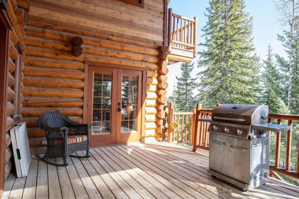 GrizzPaw Lodge - Mountain Resort - 5 Bedroom Chalet - Sleeps 14 People