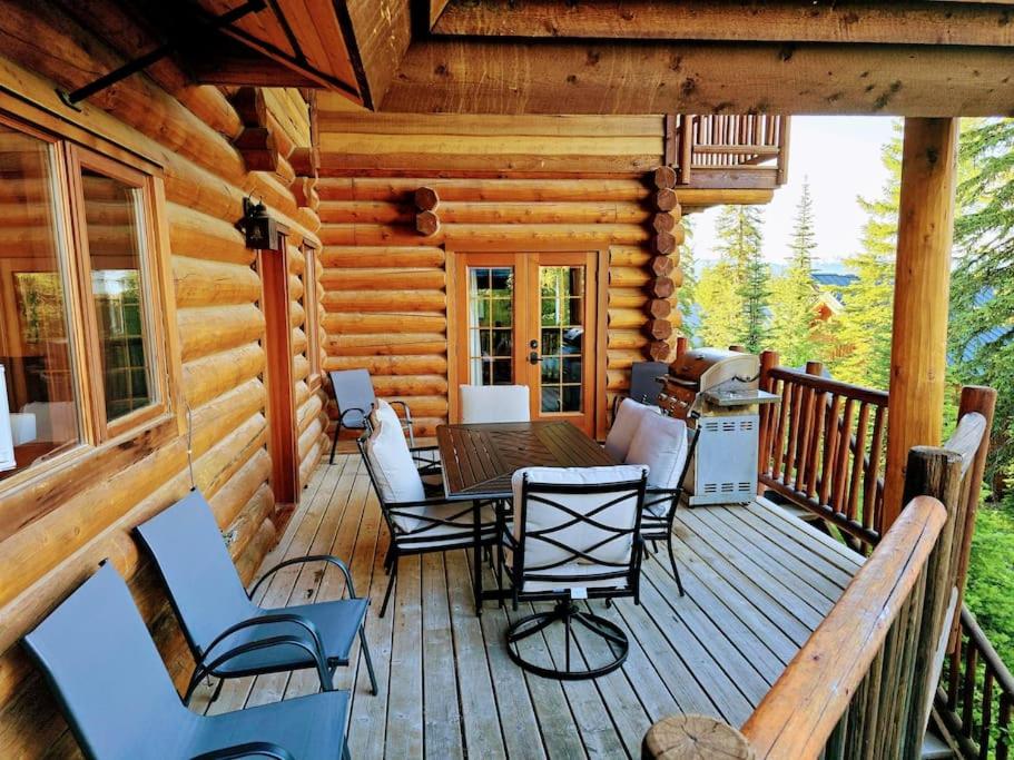 GrizzPaw Lodge - Mountain Resort - 5 Bedroom Chalet - Sleeps 14 People