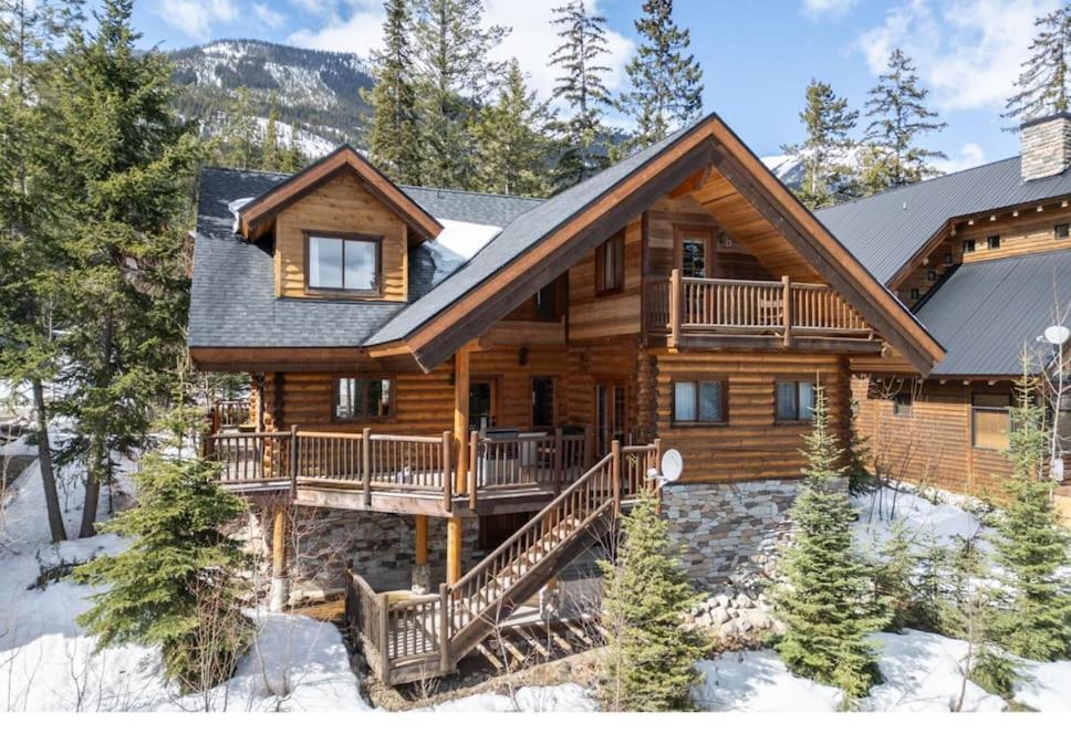 GrizzPaw Lodge - Mountain Resort - 5 Bedroom Chalet - Sleeps 14 People