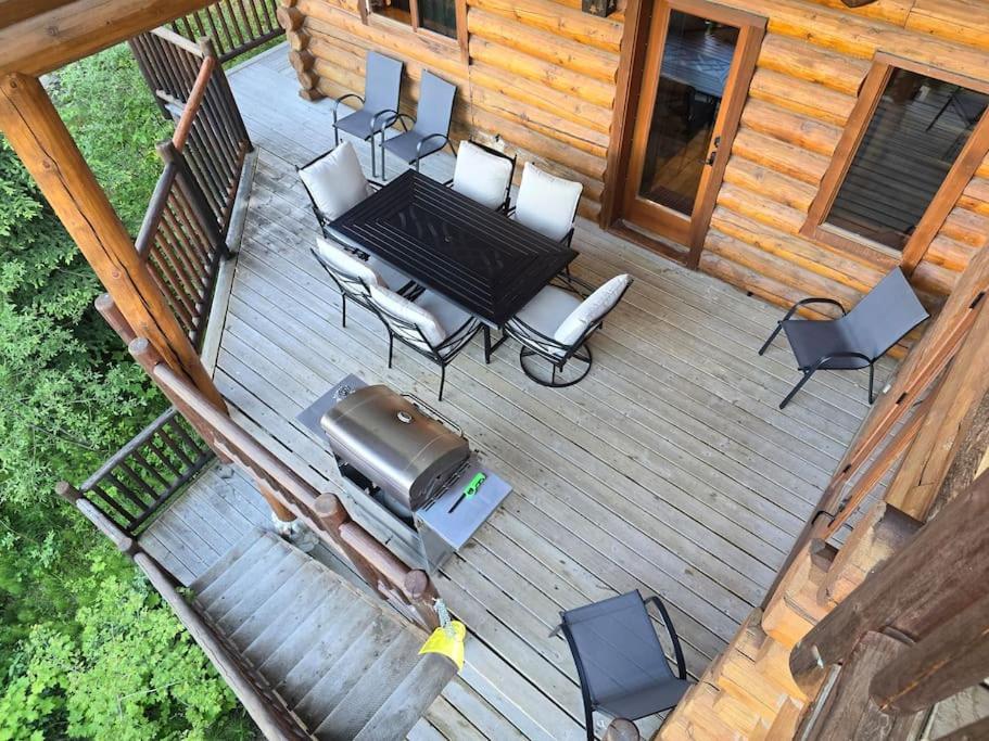 GrizzPaw Lodge - Mountain Resort - 5 Bedroom Chalet - Sleeps 14 People