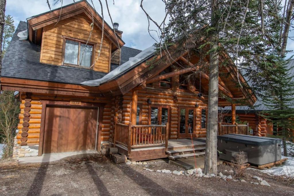 GrizzPaw Lodge - Mountain Resort - 5 Bedroom Chalet - Sleeps 14 People