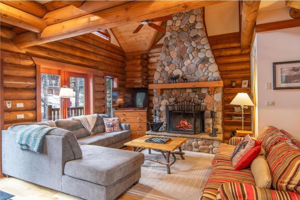 GrizzPaw Lodge - Mountain Resort - 5 Bedroom Chalet - Sleeps 14 People