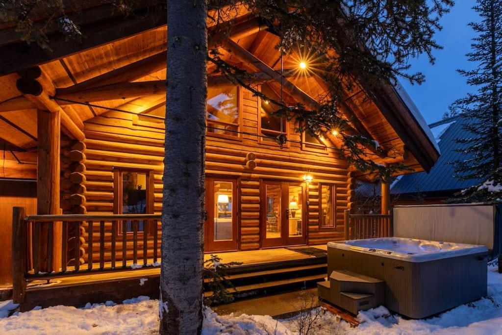 GrizzPaw Lodge - Mountain Resort - 5 Bedroom Chalet - Sleeps 14 People