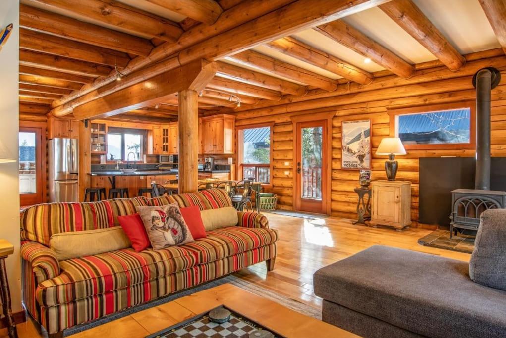GrizzPaw Lodge - Mountain Resort - 5 Bedroom Chalet - Sleeps 14 People
