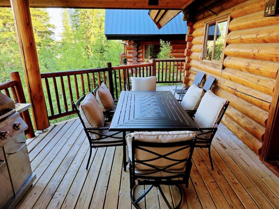 GrizzPaw Lodge - Mountain Resort - 5 Bedroom Chalet - Sleeps 14 People