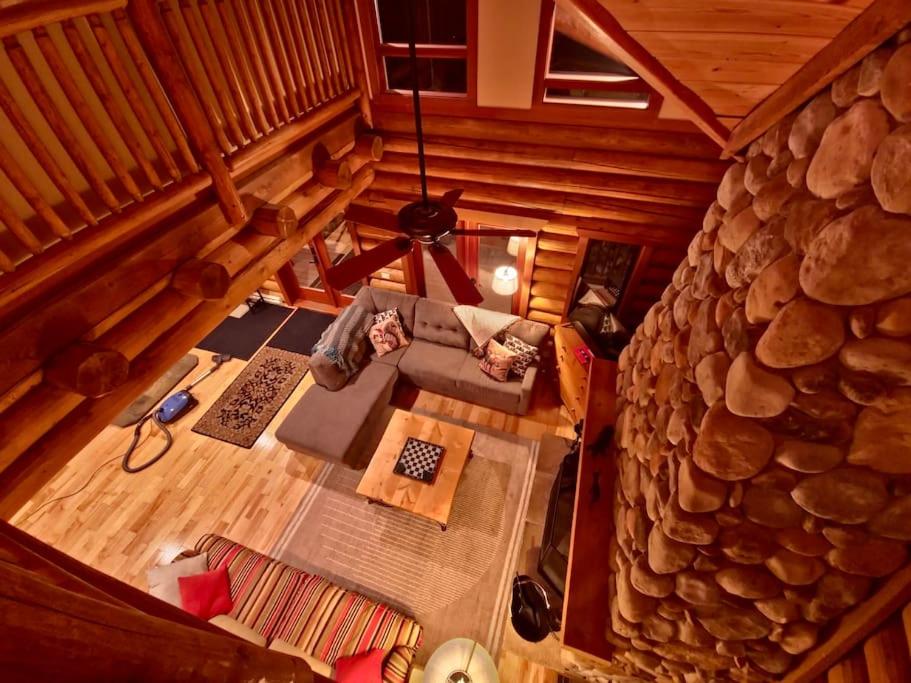 GrizzPaw Lodge - Mountain Resort - 5 Bedroom Chalet - Sleeps 14 People