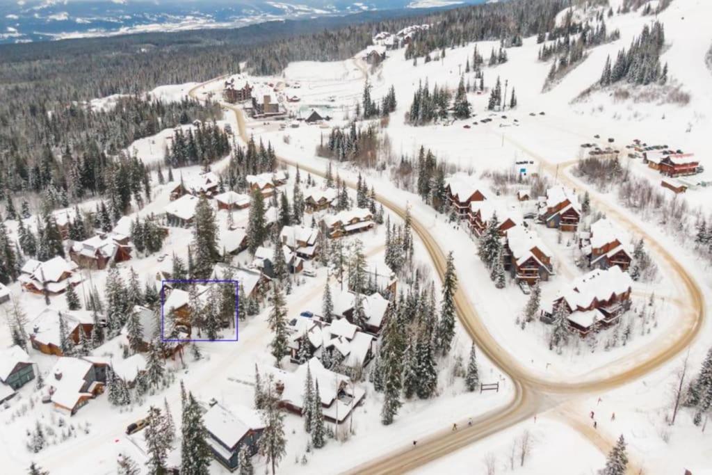 GrizzPaw Lodge - Mountain Resort - 5 Bedroom Chalet - Sleeps 14 People