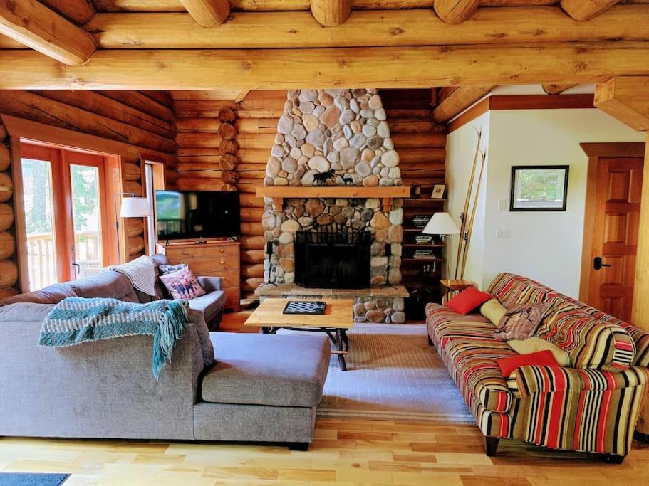 GrizzPaw Lodge - Mountain Resort - 5 Bedroom Chalet - Sleeps 14 People