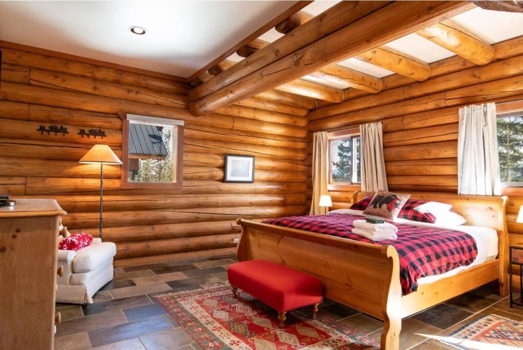 GrizzPaw Lodge - Mountain Resort - 5 Bedroom Chalet - Sleeps 14 People