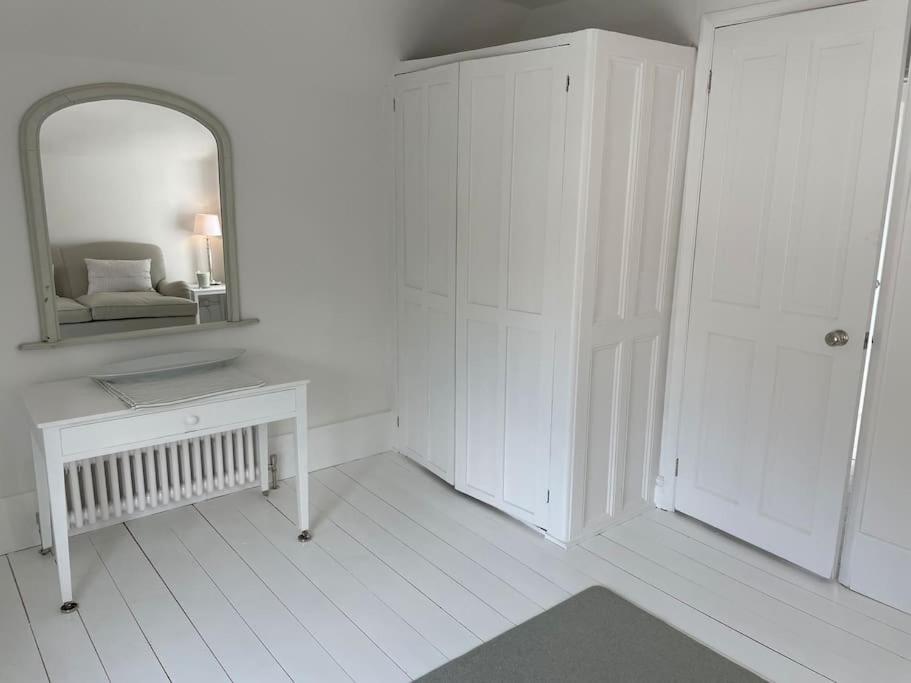 Double-Bed Bedroom, Living Room and Kitchenette, private Bathroom and Utility Room available at Willow House, Shepperton view 5