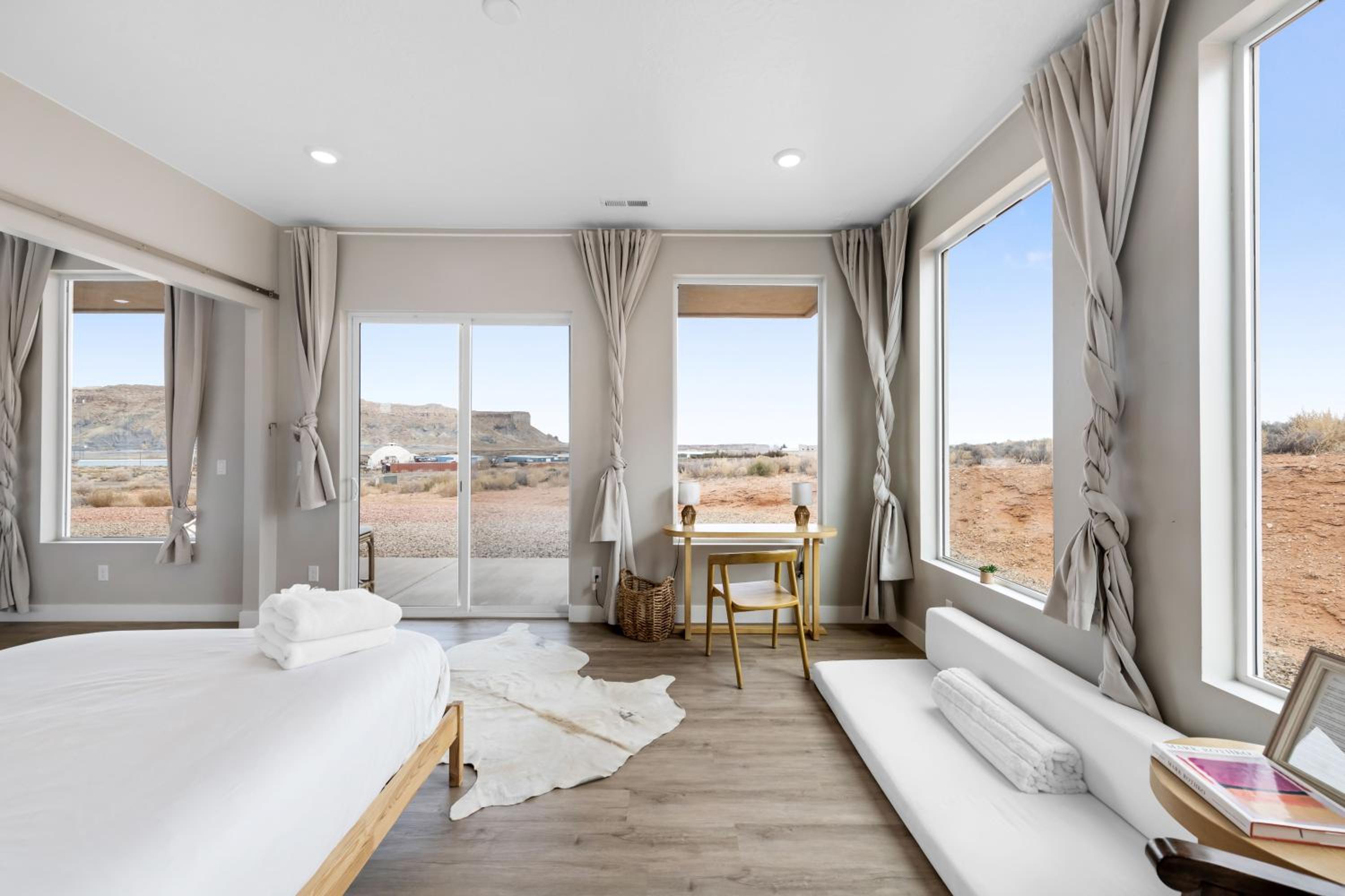 Page Vacations - Page Arizona border town- Tranquil Zen Retreat with Amazing Mesa Views - Property Image 2