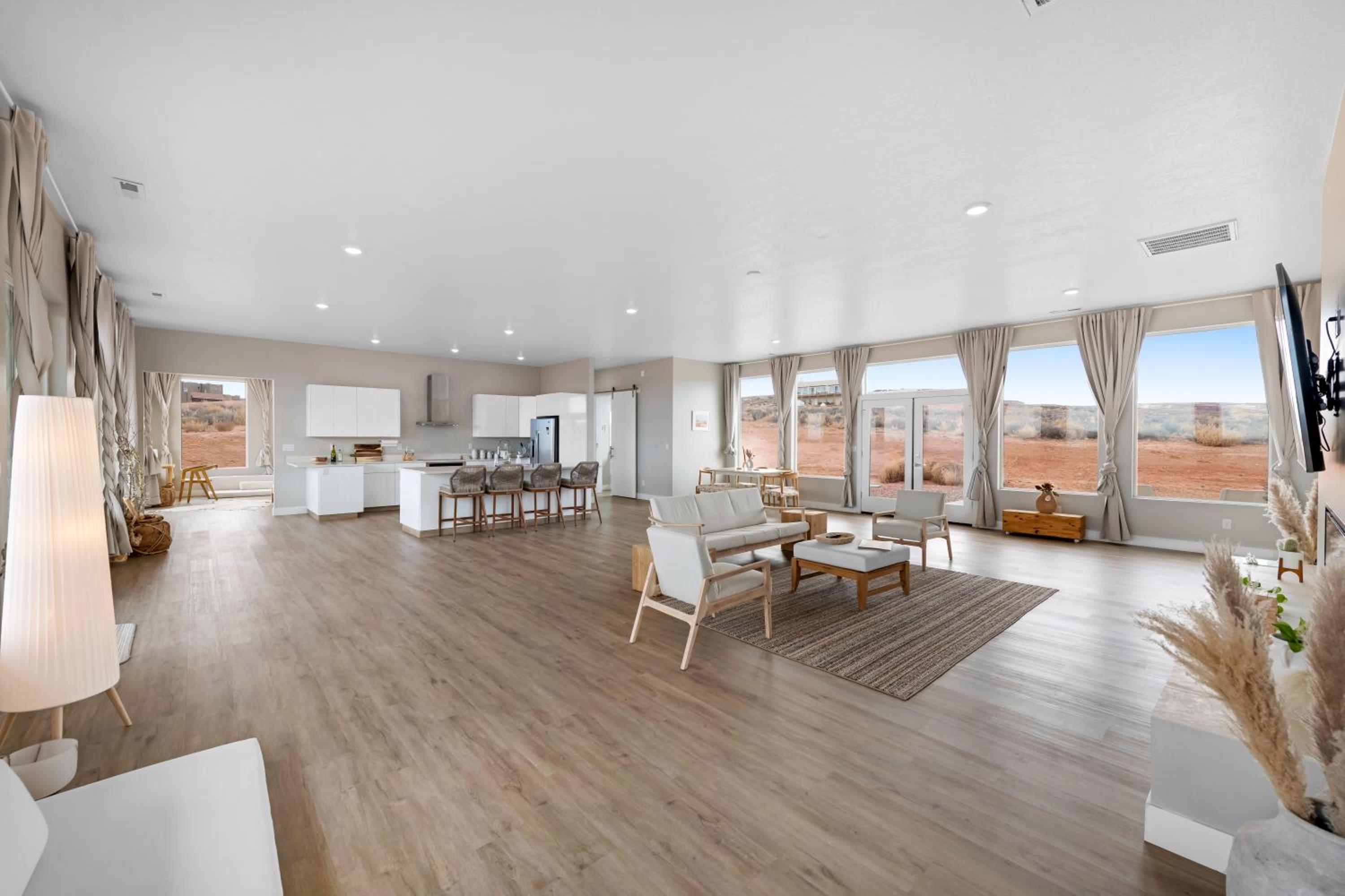 Page Vacations - Page Arizona border town- Tranquil Zen Retreat with Amazing Mesa Views - Property Image 3