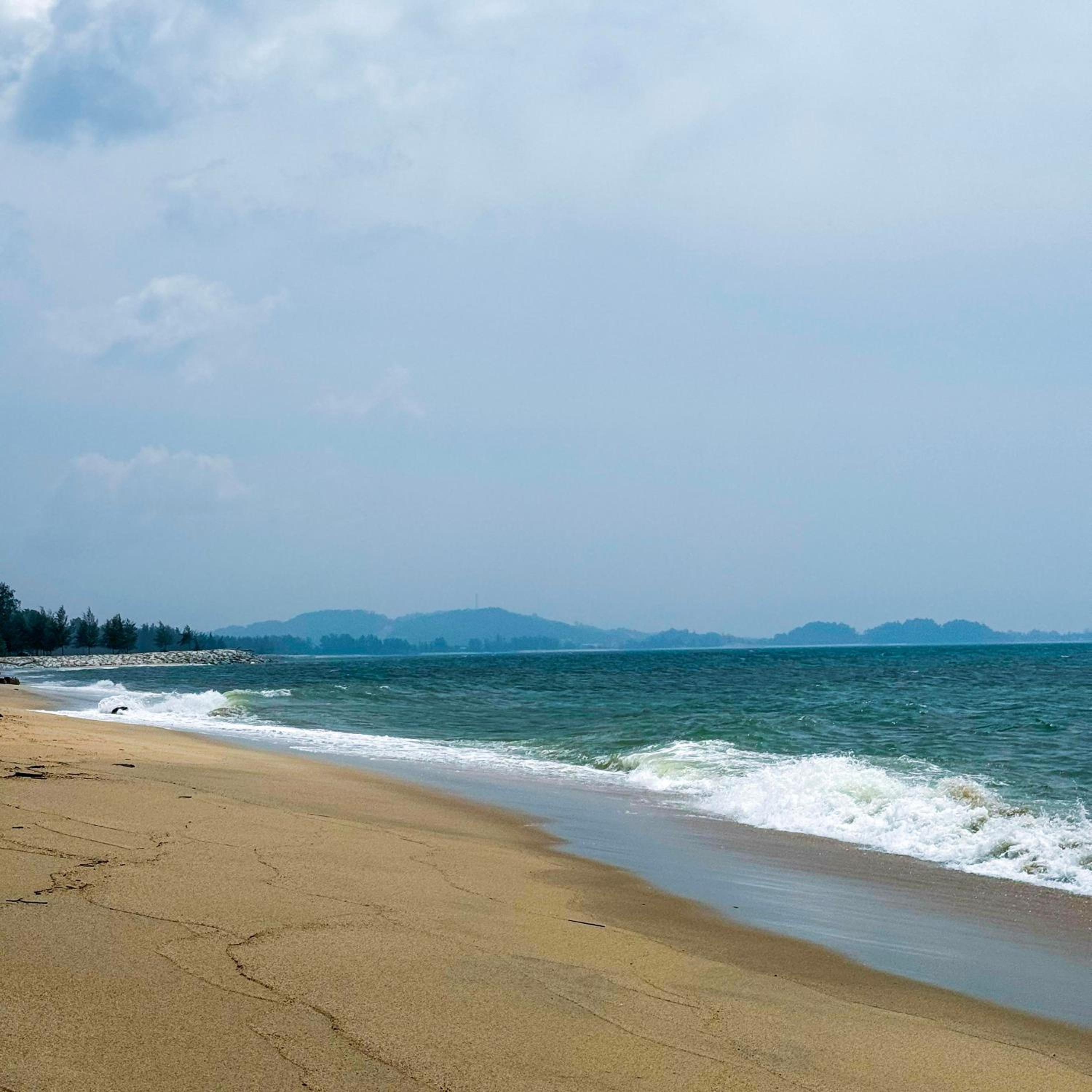 Ombak Beach Inn Resort photo 2