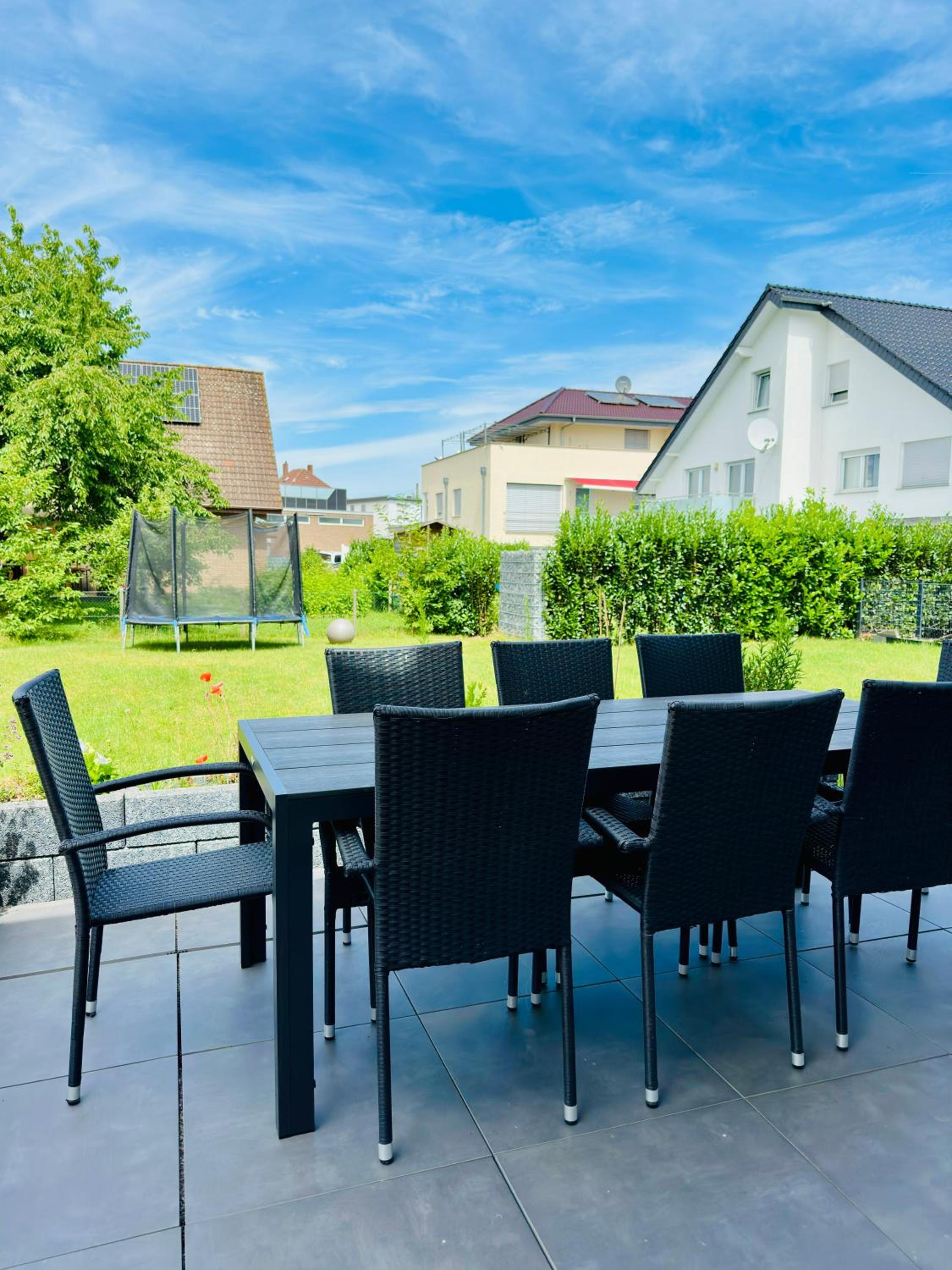 Moderne Wohnung mit Vollausstattung und Terrasse I Parkplatz I 3 Schlafzimmer I 8 Schlafplätze