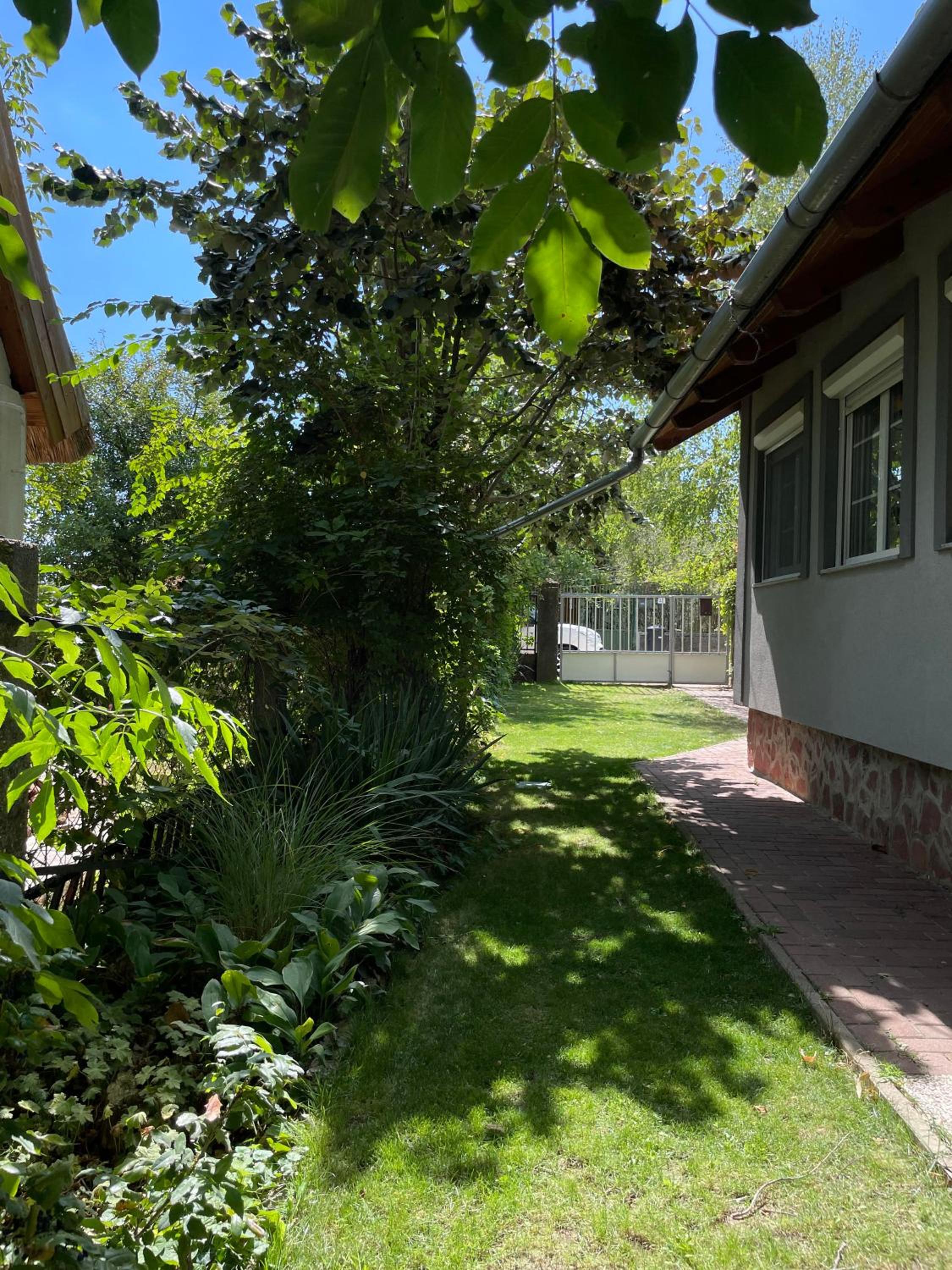 Panorámás felújított nyaraló Ábrahámhegyen