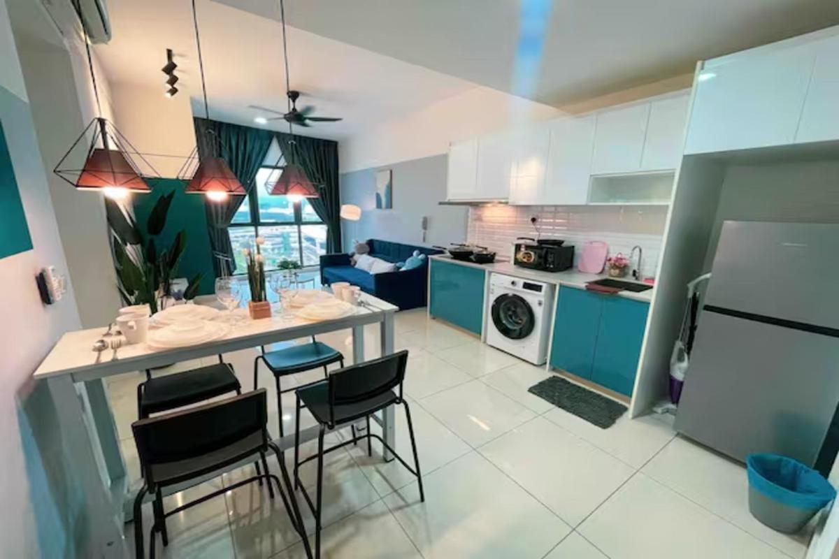 Continew Residence Cozy Suite by GUESTONIC